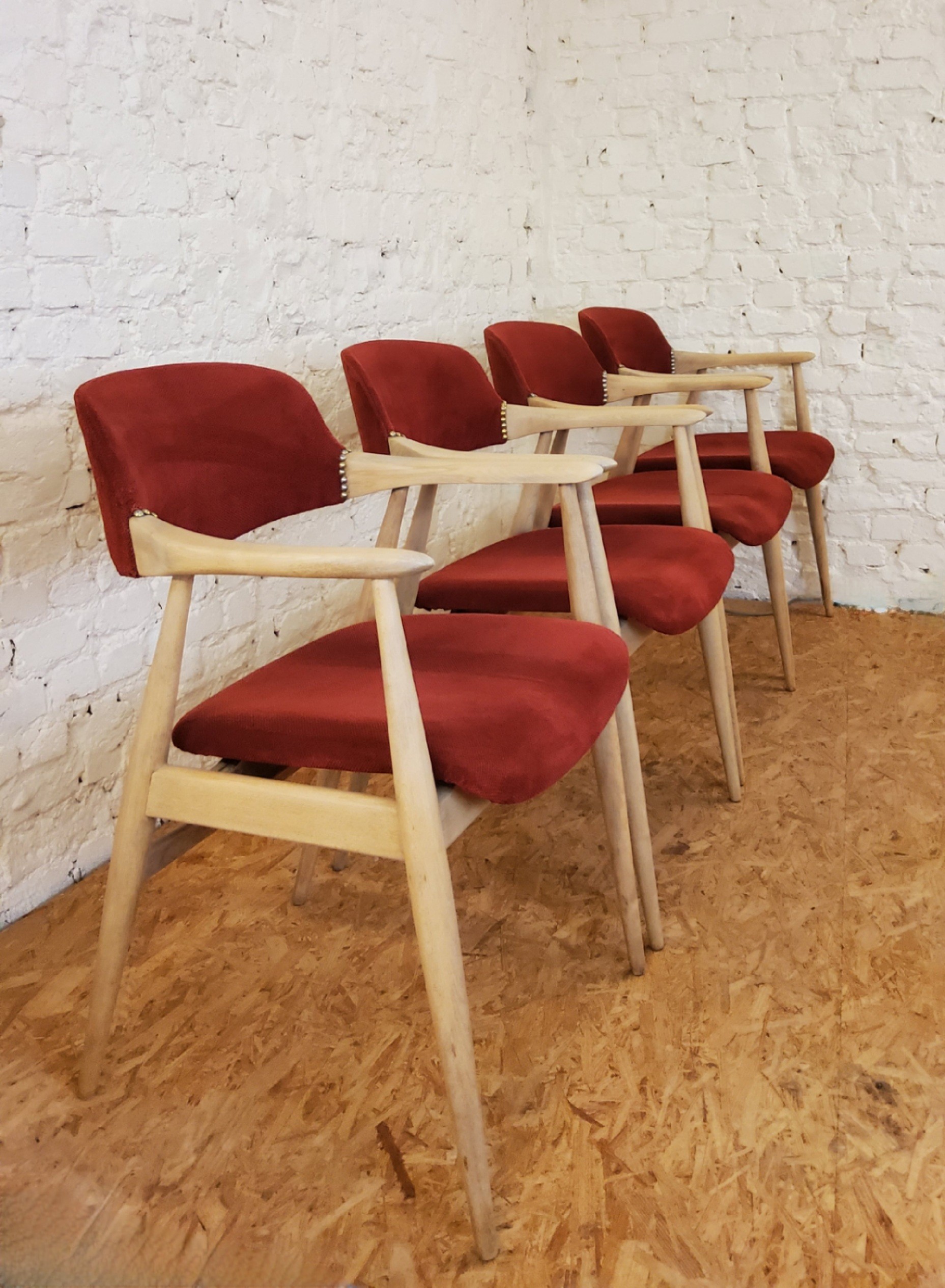 Chaises Accoudoirs Mid-Century en Bois Massif – Casala Allemagne 1960 - 900€