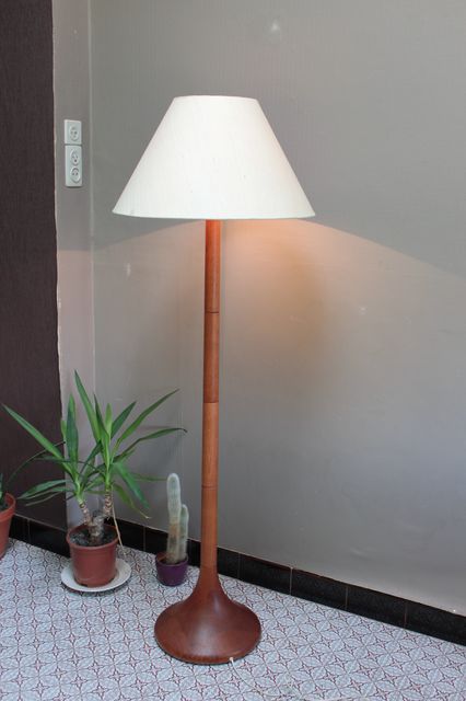 Lampe sur pied scandinave