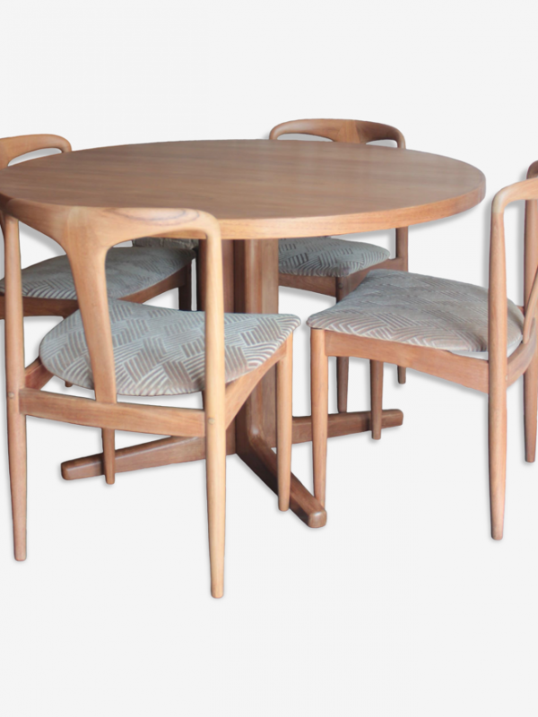 Ensemble salle à manger table Mobelfabrik et chaises 